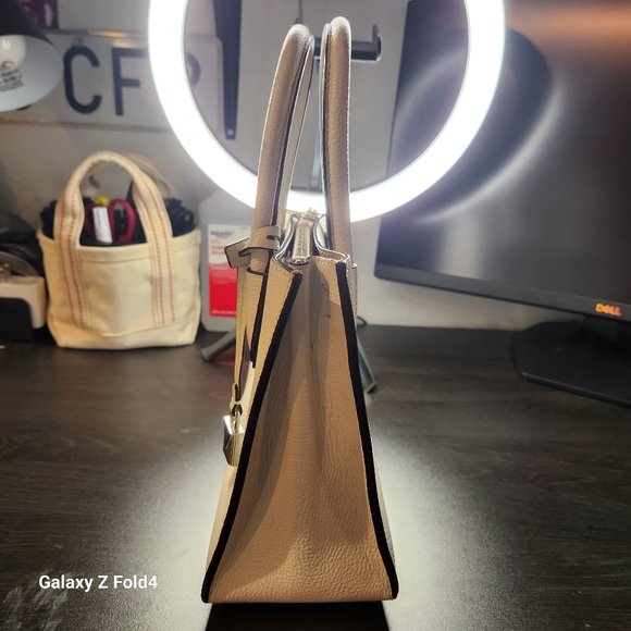 Michael Kors Mercer Pebbled Leather Hand Bag - Picture 10 of 13